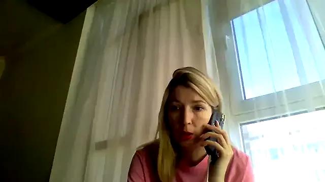 Miravexi from StripChat is Freechat