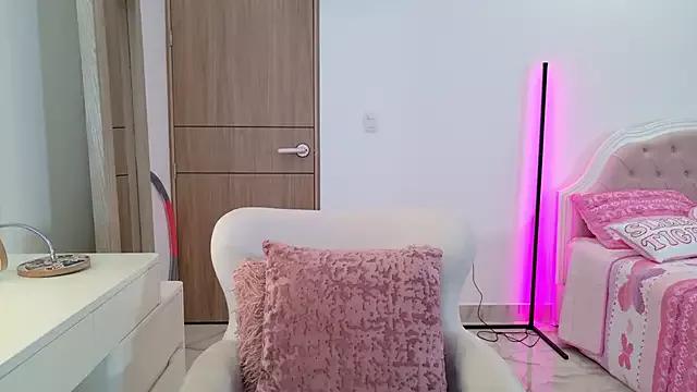 MissBecka_ from StripChat is Freechat