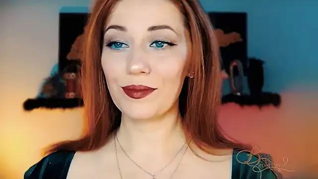 MissBeverlyMills from StripChat is Freechat