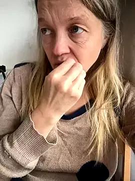 MIUNELLY from StripChat is Freechat