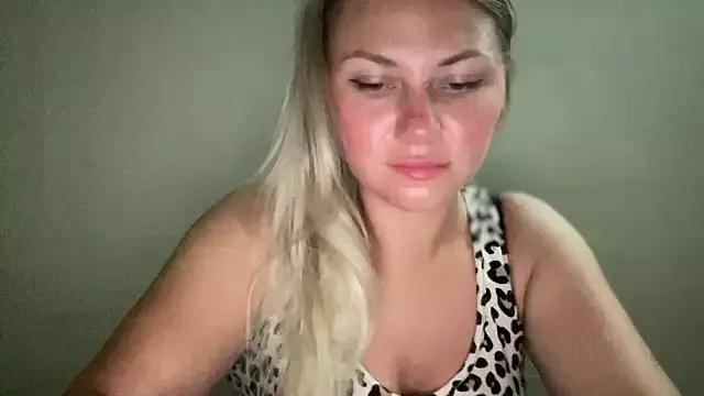 MonicaSweett from StripChat is Freechat