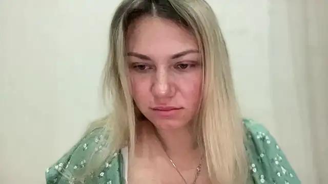 MonicaSweett from StripChat is Freechat