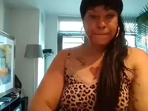 MSweetLindaParks from StripChat is Freechat