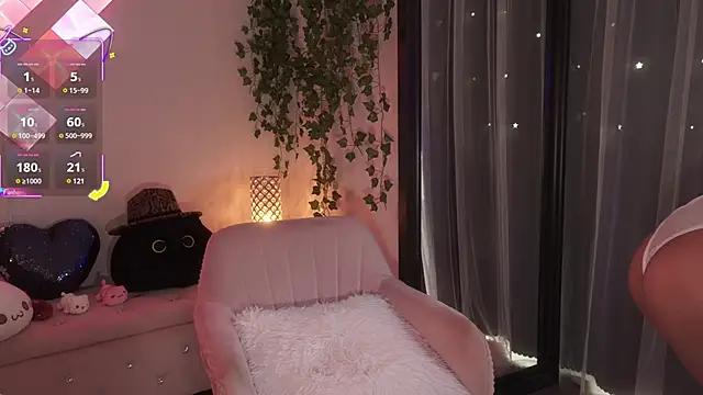 Mysticxkitty from StripChat is Freechat