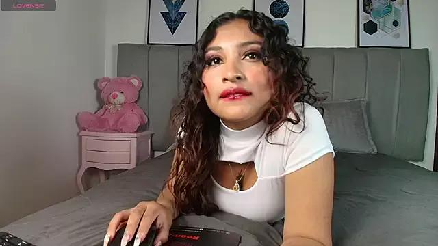 Naiaa_Cruz from StripChat is Freechat