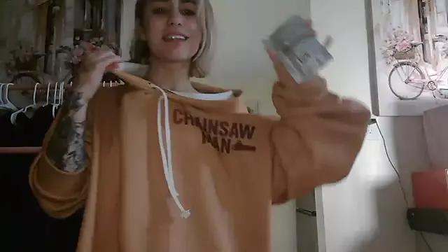 Photos of NatalieKneals from StripChat is Freechat