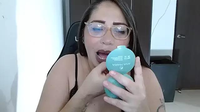 natashasmithe from StripChat is Freechat