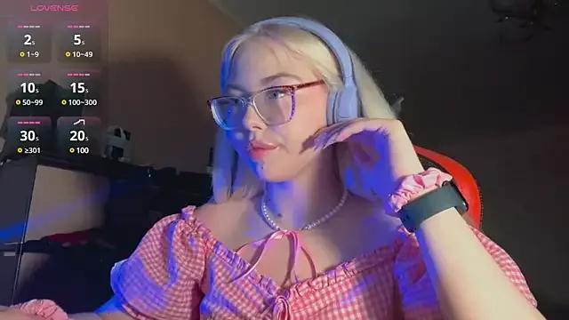 Neon_mary from StripChat is Freechat