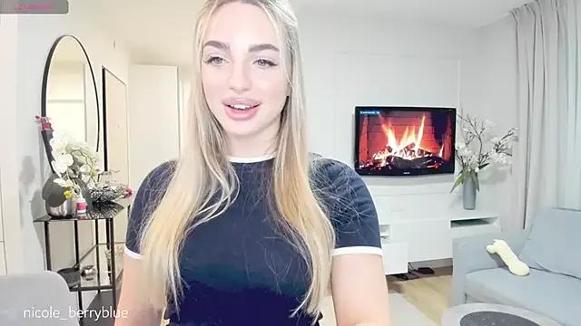 nicole_blueberry from StripChat is Freechat