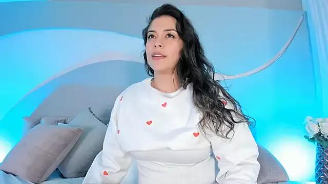 Nicolle_W from StripChat is Freechat