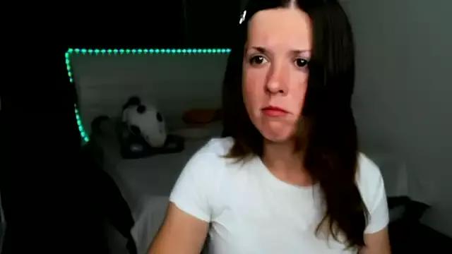 nika_reinnn from StripChat is Freechat