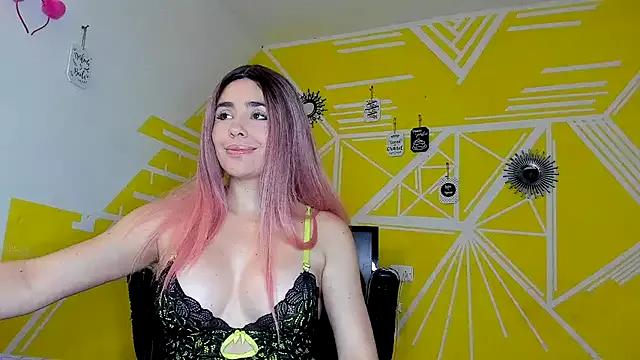 Nikolle_Rouss from StripChat is Freechat