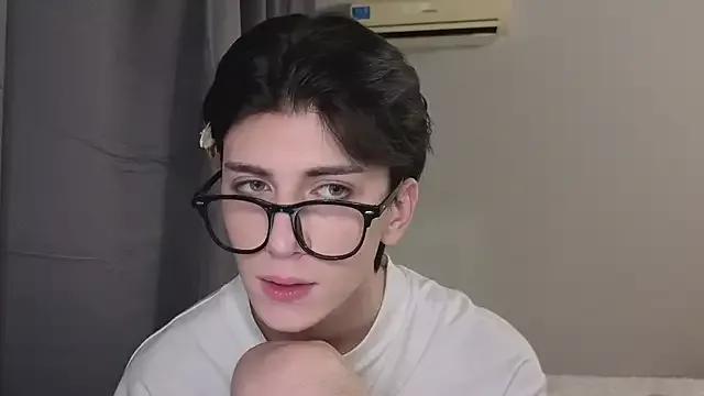 Oliver_star_boy_ from StripChat is Freechat