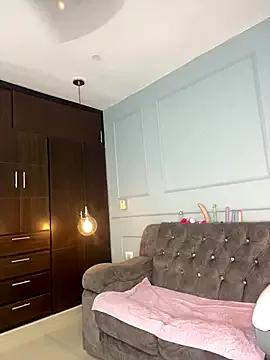 Orianabluee_ from StripChat is Freechat