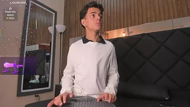 Teen sex cams free adult cams: check-out the satisfaction of conversing and c2c with our stunning models, who will teach you all about seduction and dreams with their smoking hot shapes.