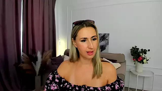 PassionGlow from StripChat is Freechat