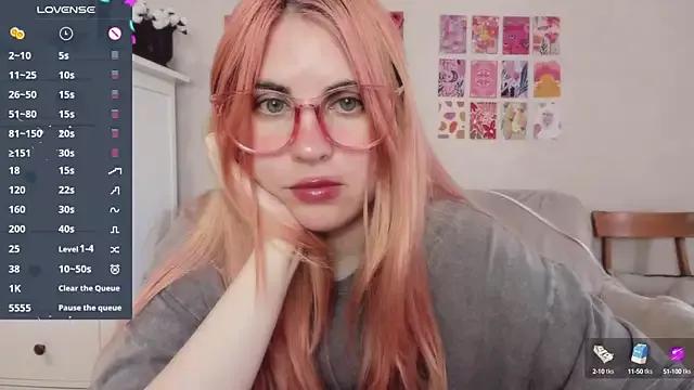 pawpaws from StripChat is Freechat