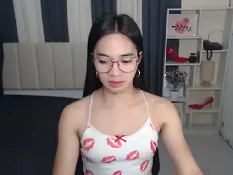PetiteAsianMarianne from StripChat is Freechat