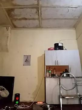 PetiteSquirtQueen from StripChat is Freechat