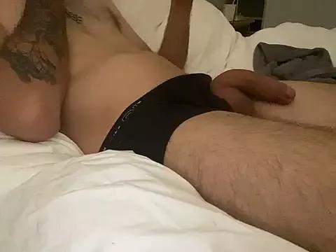 Piouxx webcams show profile image 