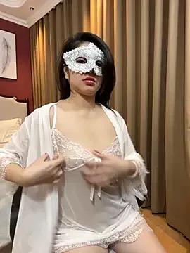 Queen-of-Love from StripChat is Freechat