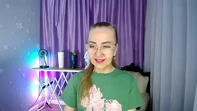 queen_a_n_i from StripChat is Freechat