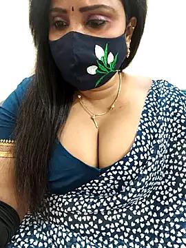 Queenflowerr from StripChat is Freechat