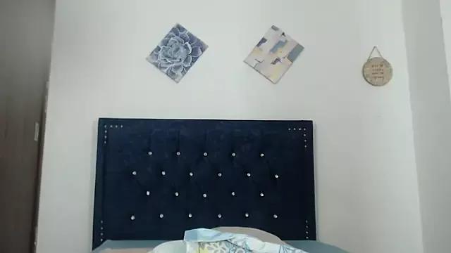QueenSquirt_ from StripChat is Freechat