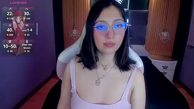 Raven_Hart from StripChat is Freechat