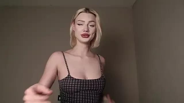 RealLinaaa from StripChat is Freechat