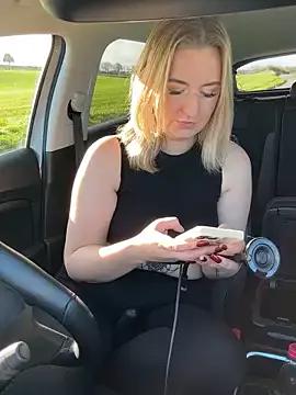 RebeccaSquirtsXXX from StripChat is Freechat