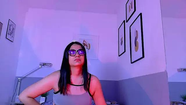 RedHotRaven from StripChat is Freechat