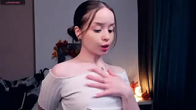 RenetTolken from StripChat is Freechat