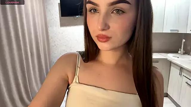 RinaModel from StripChat is Freechat