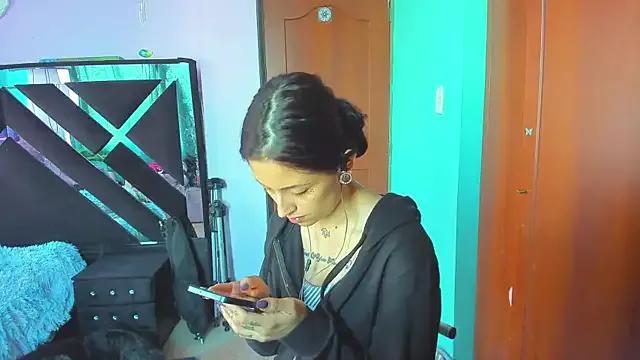 Rosa_ from StripChat is Freechat