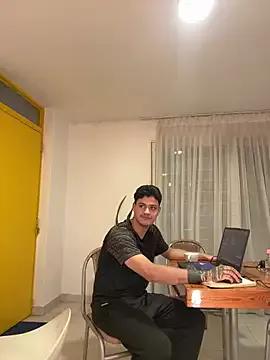 Rose-andres from StripChat is Freechat