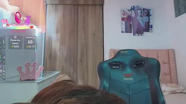rose_blu from StripChat is Freechat