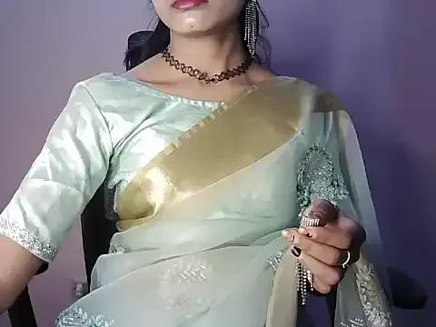 ROSE_GOLDE from StripChat is Freechat