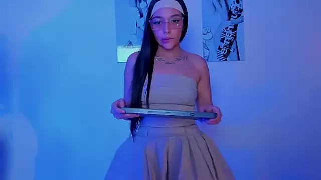 Roseaurora from StripChat is Freechat