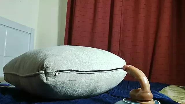 RosslynRivers from StripChat is Freechat