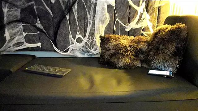 Rowan_Mills from StripChat is Freechat