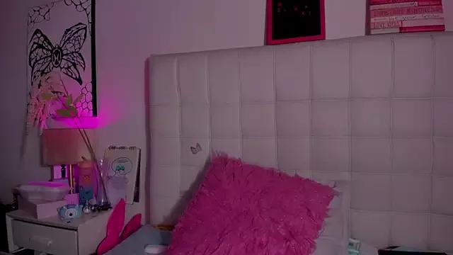 salomackay from StripChat is Freechat
