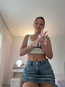 Sandra_Jo from StripChat is Freechat