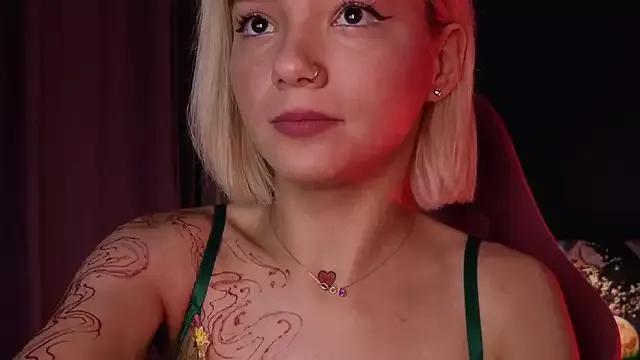 SandraBoyl from StripChat is Freechat