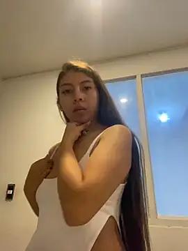 Sara-cooper_ from StripChat is Freechat