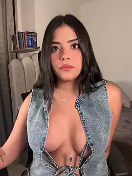 Sara-Evans from StripChat is Freechat