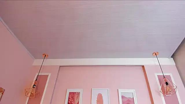 Sarah_Reidd from StripChat is Freechat