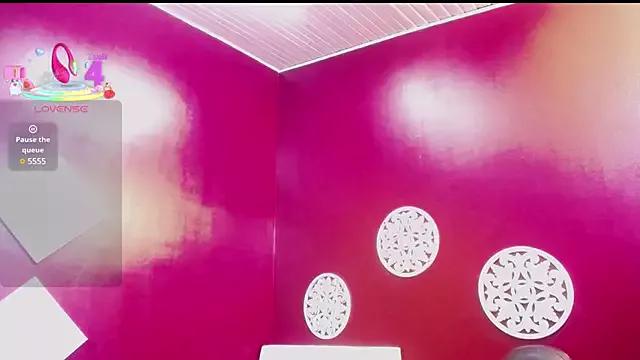 Sarayy_Collins from StripChat is Freechat