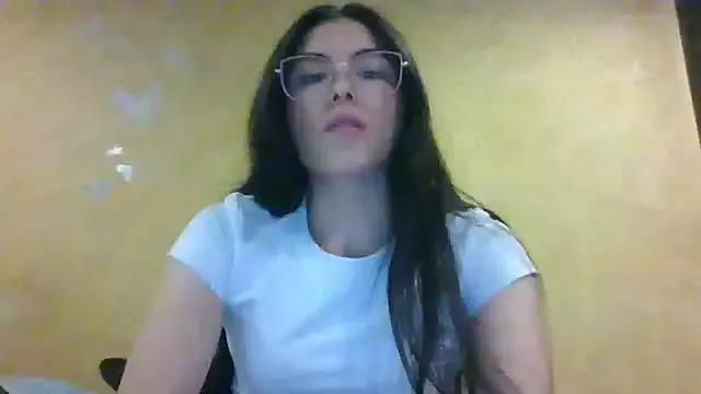 sasha_jonne from StripChat is Freechat