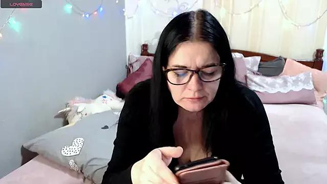 SashaBond from StripChat is Freechat